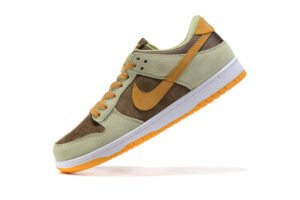 Nike olive poussiéreuse