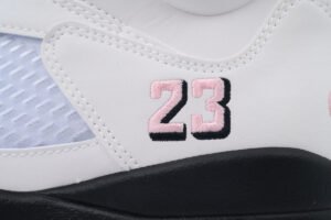 Jordan 5 Rétro rose moyen doux