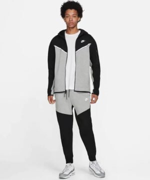 Survêtement Tech gris et noir Nike